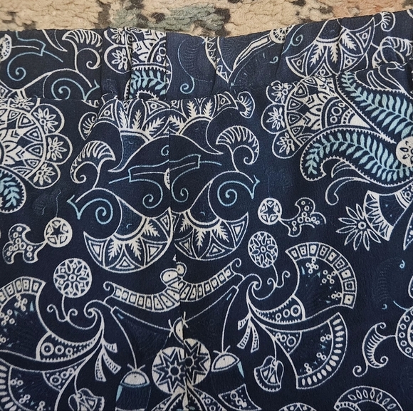 AMOUR VERT 100% Silk Pull On Shorts In Boho Paisley Print Navy/white. Size S - Picture 11 of 11